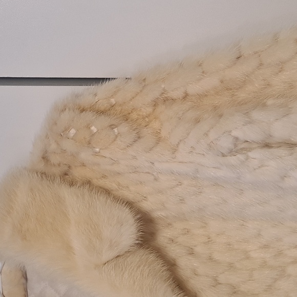 COPY - COPY - 100% MINK FUR COAT in off-white - Picture 6 of 8